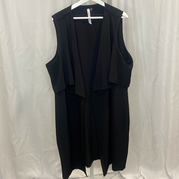 Sleeveless Cardigan 🖤 - Picture 1 of 7